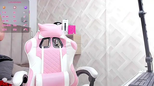 Snapshot of Clhoe_Johnson chatting on 2, 12, 2025 Clhoe Johnson online show from 2, 12, 2025