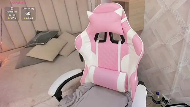 Snapshot of Clhoe_Johnson chatting on 22, 12, 2025 Clhoe Johnson online show from 22, 12, 2025