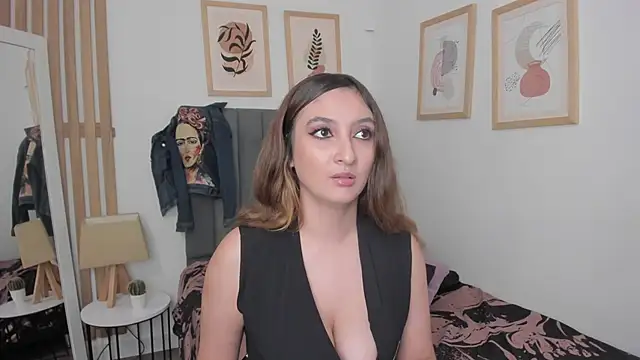 Alice Dickinssonn online show from 22, 12, 2025