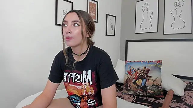 Snapshot of Alice_Dickinssonn chatting on 2, 3, 2026 Alice Dickinssonn online show from 2, 3, 2026