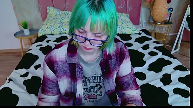 CoralineYoung online show from 17, 4, 2026