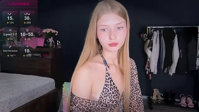 Snapshot of holylisssa chatting on 8, 10, 2025 holylisssa online show from 8, 10, 2025
