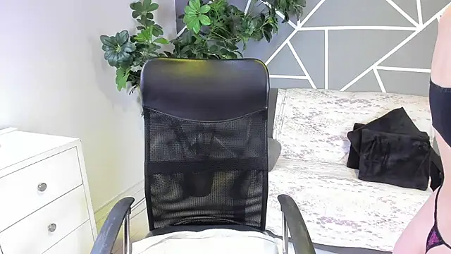 paula miler1 online show from 26, 3, 2026