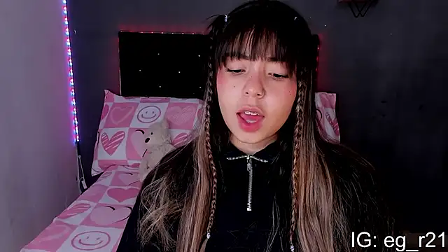 Snapshot of emma_grays2 chatting on 24, 7, 2026 emma grays2 online show from 24, 7, 2026