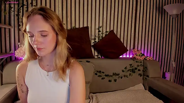 Casey Sweeet online show from 8, 6, 2026