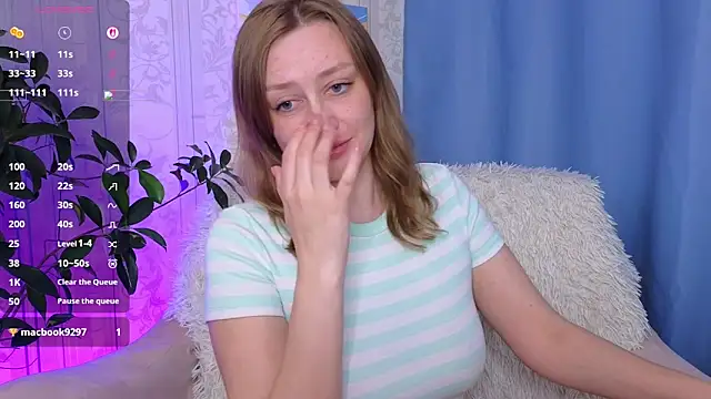 Snapshot of evashiny_ chatting on 8, 5, 2026 evashiny online show from 8, 5, 2026