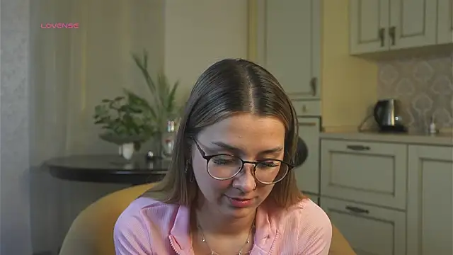 DarelleFaux online show from 8, 10, 2025