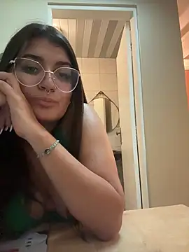 Snapshot of bruna_2000 chatting on 17, 9, 2025 bruna 2000 online show from 17, 9, 2025