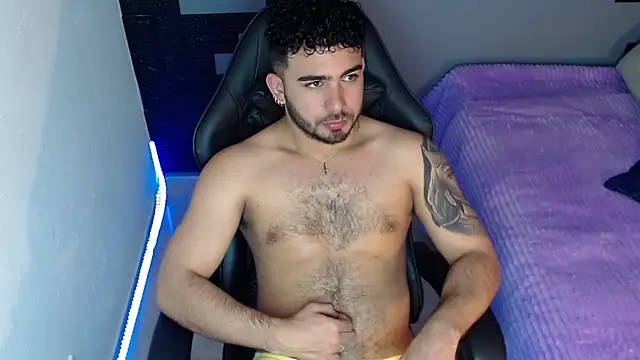 Snapshot of adamhairy chatting on 8, 11, 2025 adamhairy online show from 8, 11, 2025