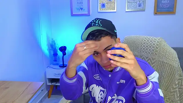 yulian vasquez online show from 2, 12, 2025