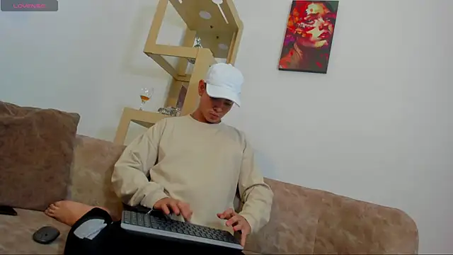 LoganTwink18 online show from 11, 1, 2026