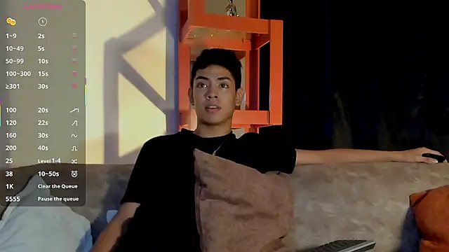 LoganTwink18 online show from 6, 2, 2026