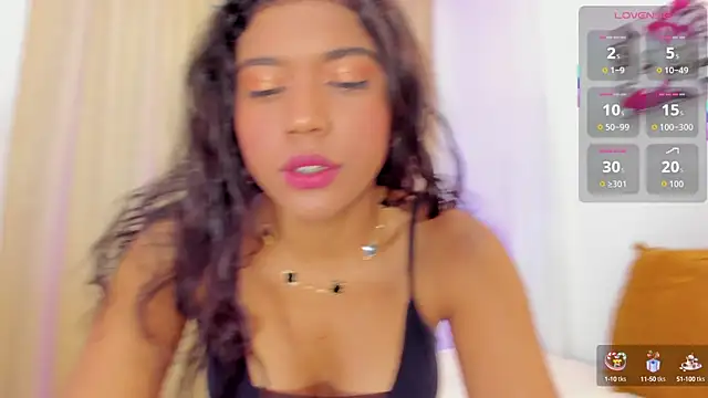 Snapshot of andrea_sanchezz chatting on 18, 9, 2025 andrea sanchezz online show from 18, 9, 2025