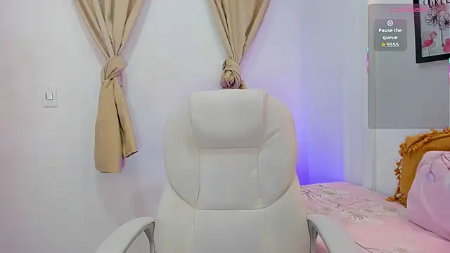 Snapshot of andrea_sanchezz chatting on 4, 11, 2025 andrea sanchezz online show from 4, 11, 2025