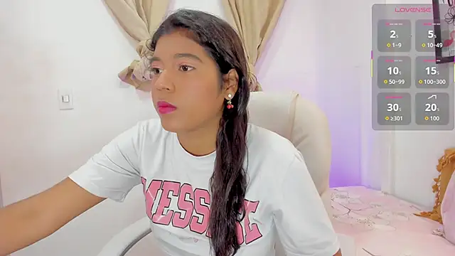 Snapshot of andrea_sanchezz chatting on 5, 11, 2025 andrea sanchezz online show from 5, 11, 2025