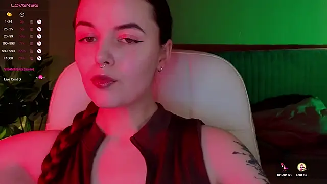 Snapshot of BellaDevile_ chatting on 5, 10, 2025 BellaDevile online show from 5, 10, 2025