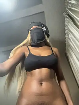 StrawberryXpeach online show from 13, 5, 2026