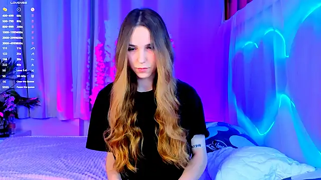 Snapshot of -CindyLou chatting on 27, 9, 2025 -CindyLou online show from 27, 9, 2025