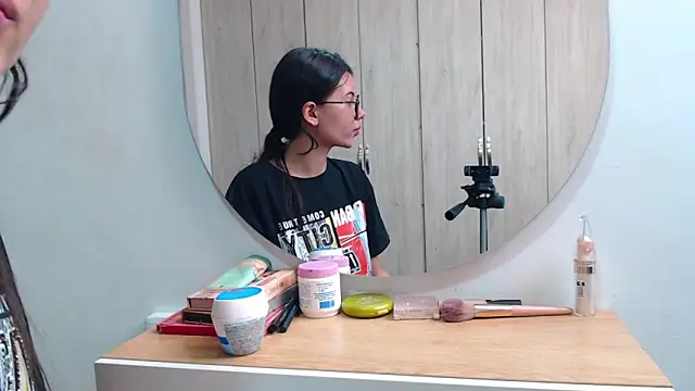 pinky f00x online show from 12, 3, 2026