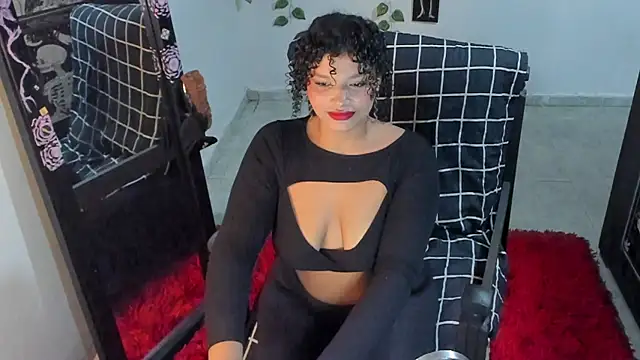 chloe kisses online show from 27, 10, 2025