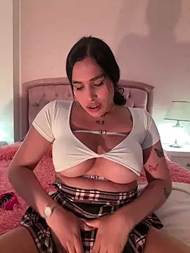 Snapshot of Bella__Wood chatting on 1, 10, 2025 Bella Wood online show from 1, 10, 2025