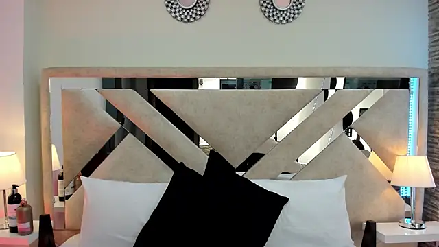 ximena vasquez8 online show from 13, 4, 2026