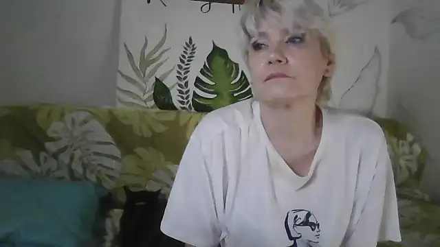 Catty Lady online show from 19, 11, 2025