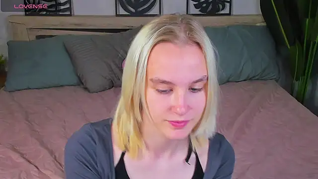 Snapshot of Carolin_Miller chatting on 25, 9, 2025 Carolin Miller online show from 25, 9, 2025