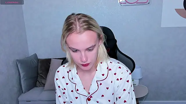 Snapshot of Carolin_Miller chatting on 26, 9, 2025 Carolin Miller online show from 26, 9, 2025
