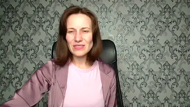 Kelly Kisss online show from 5, 12, 2025