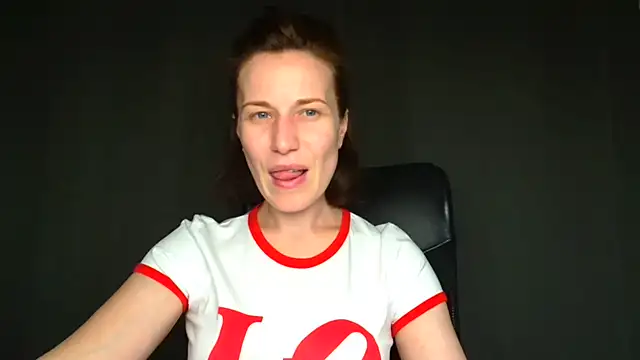 Snapshot of Kelly_Kisss chatting on 2, 6, 2026 Kelly Kisss online show from 2, 6, 2026