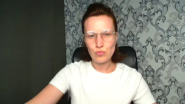 Snapshot of Kelly_Kisss chatting on 24, 6, 2026 Kelly Kisss online show from 24, 6, 2026