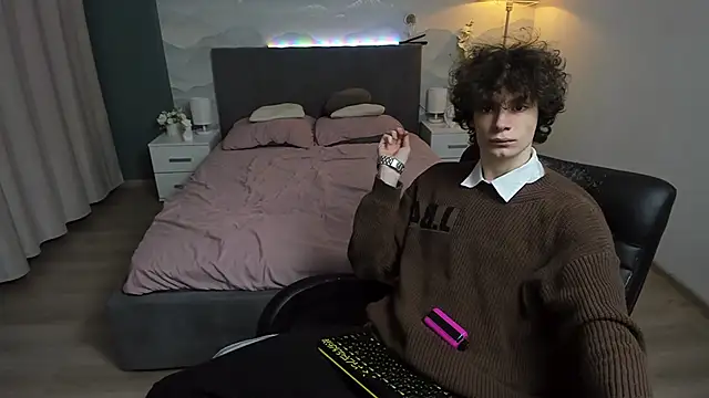 Snapshot of Edvard_Blare chatting on 12, 9, 2025 Edvard Blare online show from 12, 9, 2025