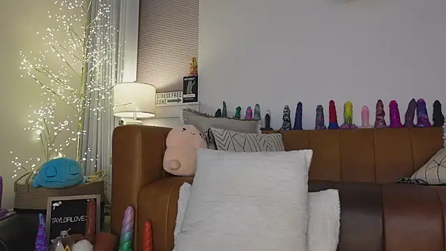 Taylorlove303 online show from 5, 4, 2026