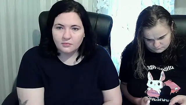 Snapshot of HollyXEva chatting on 2, 10, 2025 HollyXEva online show from 2, 10, 2025