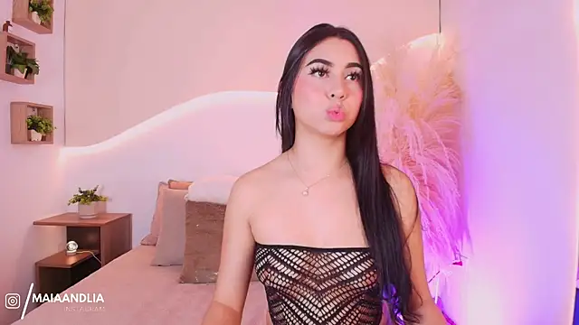 maia lia  online show from 19, 9, 2025