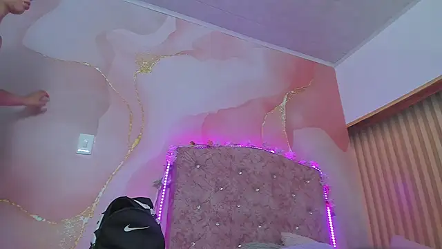 violet taylor  online show from 17, 12, 2025