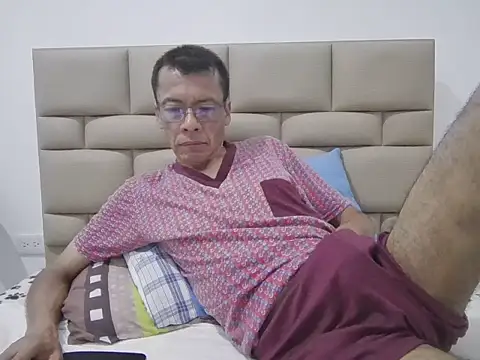 skinnylatino51 online show from 1, 11, 2025