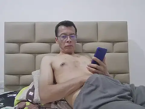 skinnylatino51 online show from 15, 1, 2026