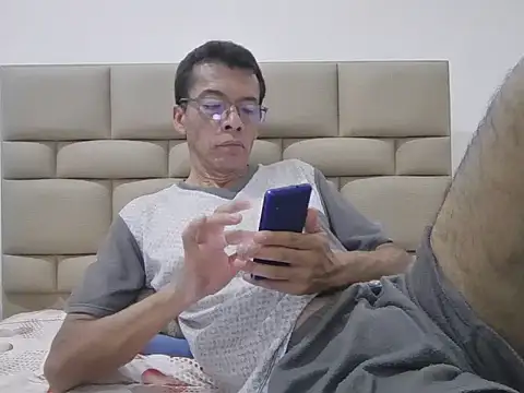 skinnylatino51 online show from 3, 2, 2026