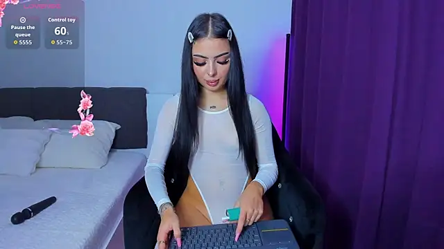 AshleyEttheenn online show from 7, 10, 2025