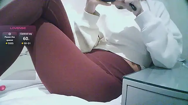 Snapshot of SensualYogi1 chatting on 14, 10, 2025 SensualYogi1 online show from 14, 10, 2025