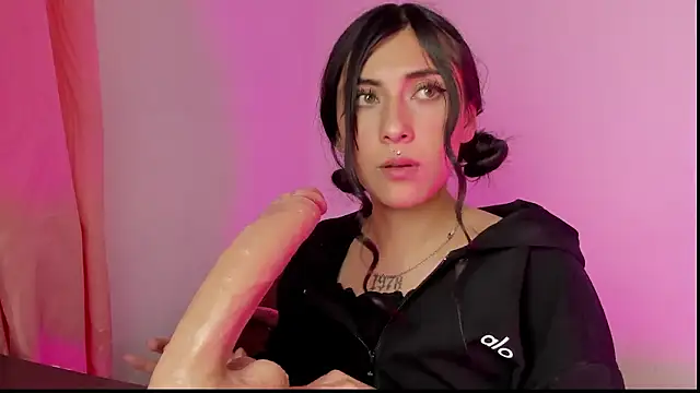 Snapshot of Alanaloiiss_ chatting on 4, 3, 2026 Alanaloiiss online show from 4, 3, 2026