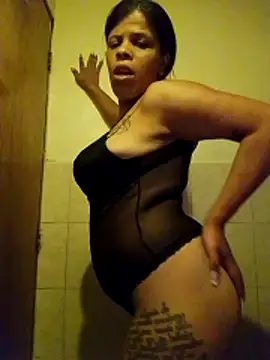Snapshot of Esperanza_13 chatting on 5, 5, 2026 Esperanza 13 online show from 5, 5, 2026