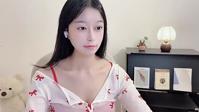 Onechestnut online show from 15, 10, 2025