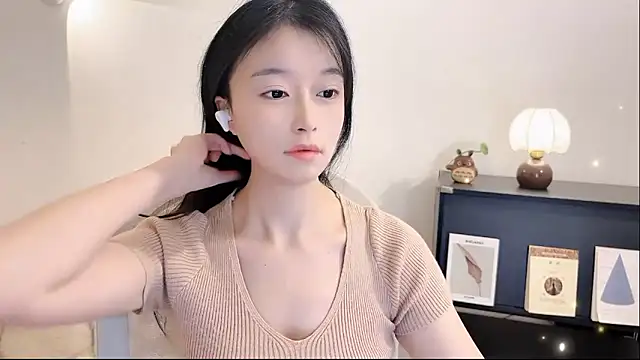 Onechestnut online show from 10, 11, 2025