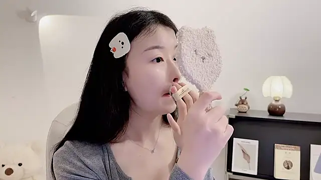 Onechestnut online show from 23, 11, 2025