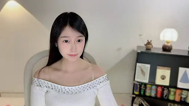 Onechestnut online show from 17, 12, 2025