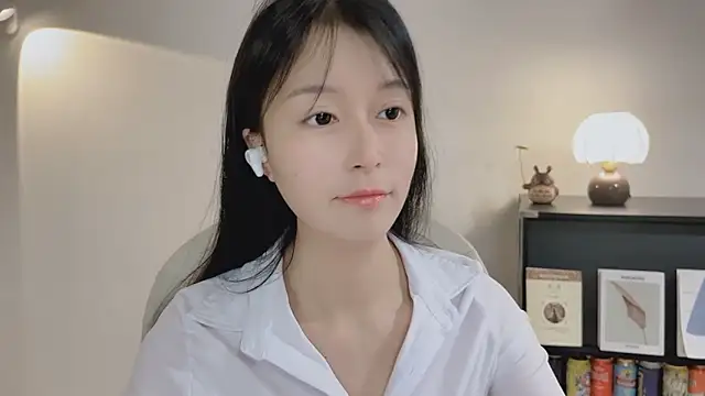 Onechestnut online show from 24, 4, 2026