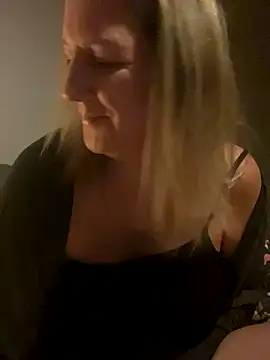 X-Victoria-X online show from 13, 10, 2025